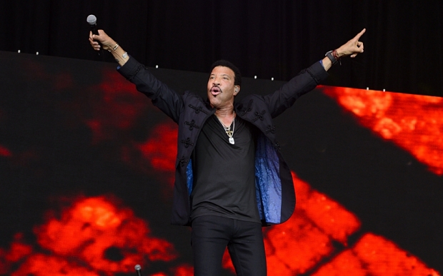 Mandatory Credit: Photo by Jonathan Hordle/REX Shutterstock (4883599am) Lionel Richie Glastonbury Festival, Britain - 28 Jun 2015